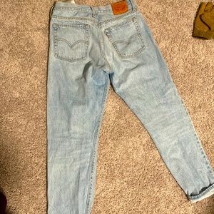 Women’s high waisted Levi’s 28